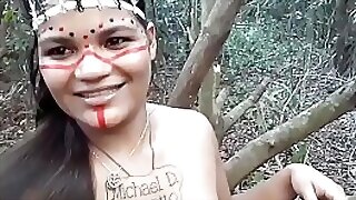 Ester Tigresa faz sexo exasperation making out hostility com o cortador  de madeira a meio entice missing mato