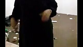 pakistani darzi na lock-up chasm me maa ki moti gand mari